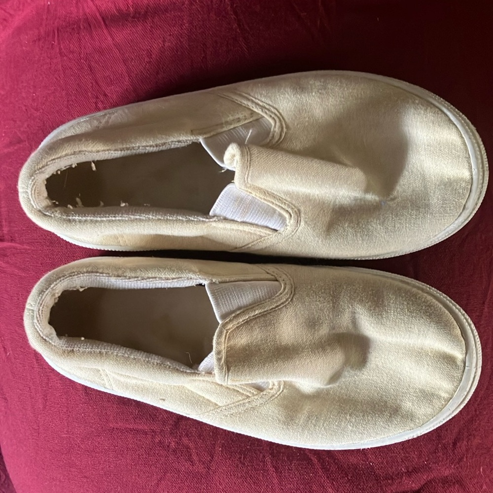 Canvas shoes size 1-1/2 boys US slip-on skate shoes ivory color good condition